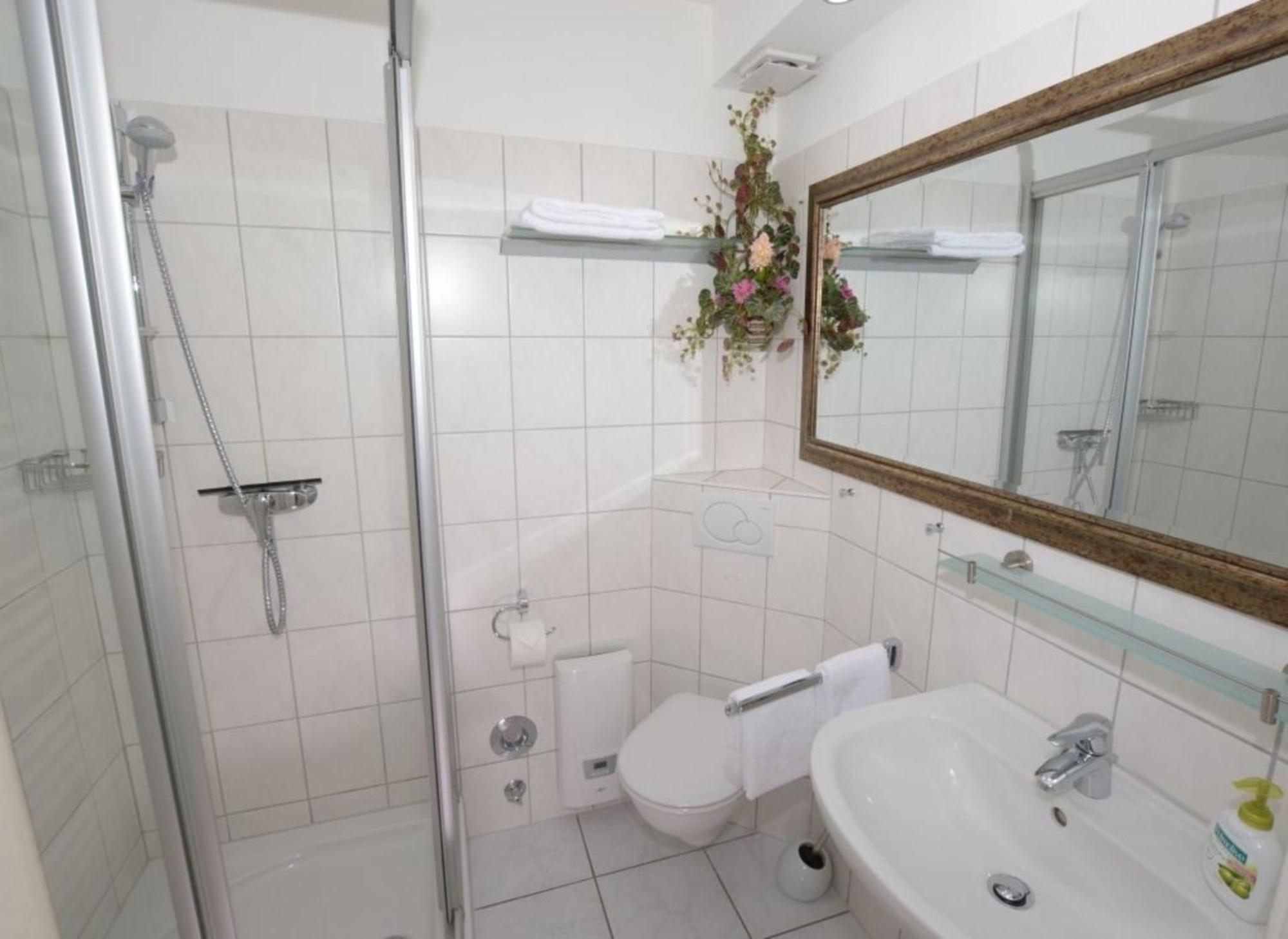 7-9, Marienstr, Sehr Strandnah, Suedbalkon Mit Kleinem Seeblick, 2 Zi *